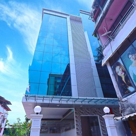 โอโย 13577 ทีเคอาร์ เมโทร เรซิเดนซี Hotel Kochi ภายนอก รูปภาพ