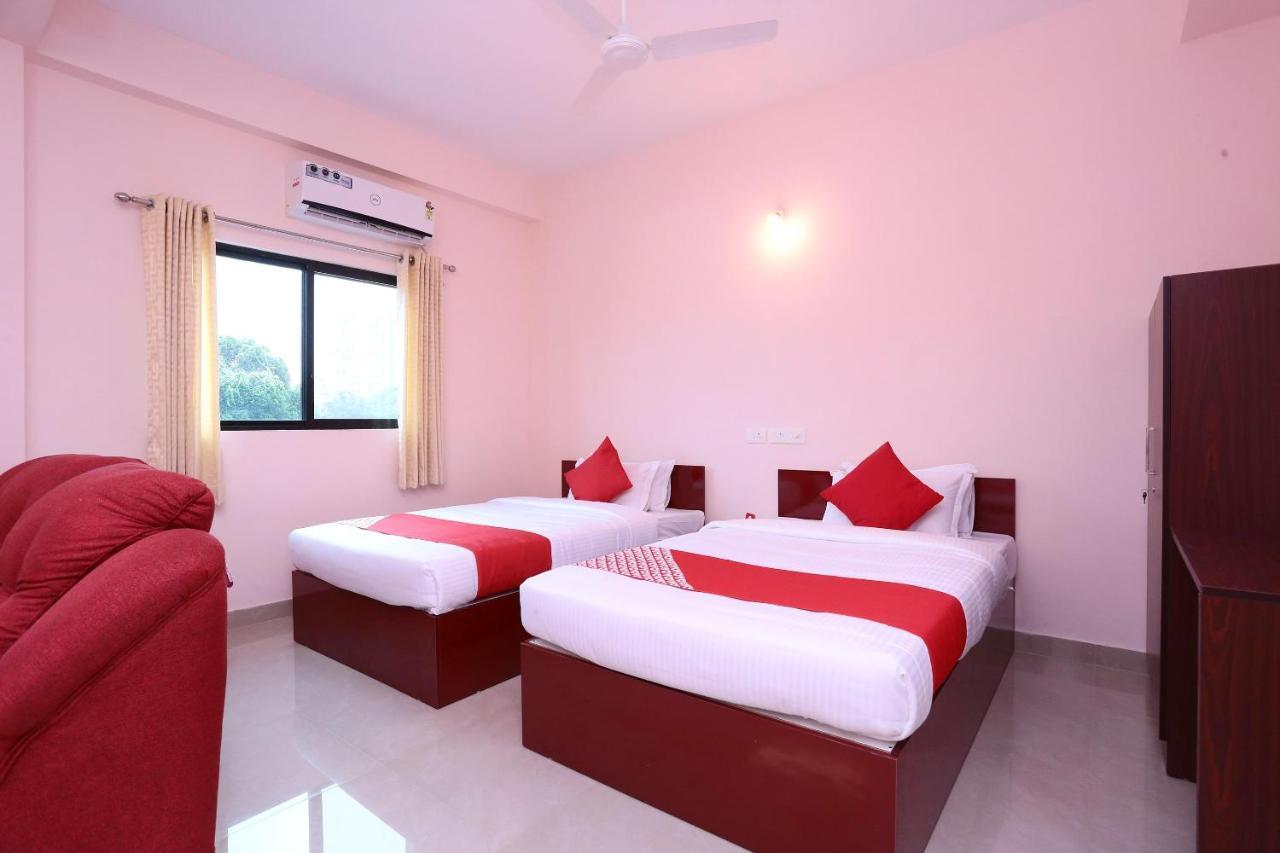 โอโย 13577 ทีเคอาร์ เมโทร เรซิเดนซี Hotel Kochi ภายนอก รูปภาพ