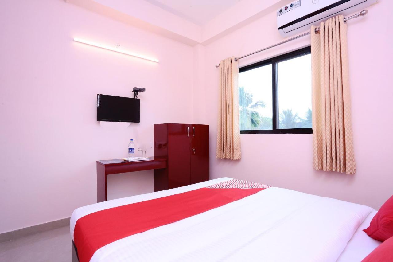 โอโย 13577 ทีเคอาร์ เมโทร เรซิเดนซี Hotel Kochi ภายนอก รูปภาพ