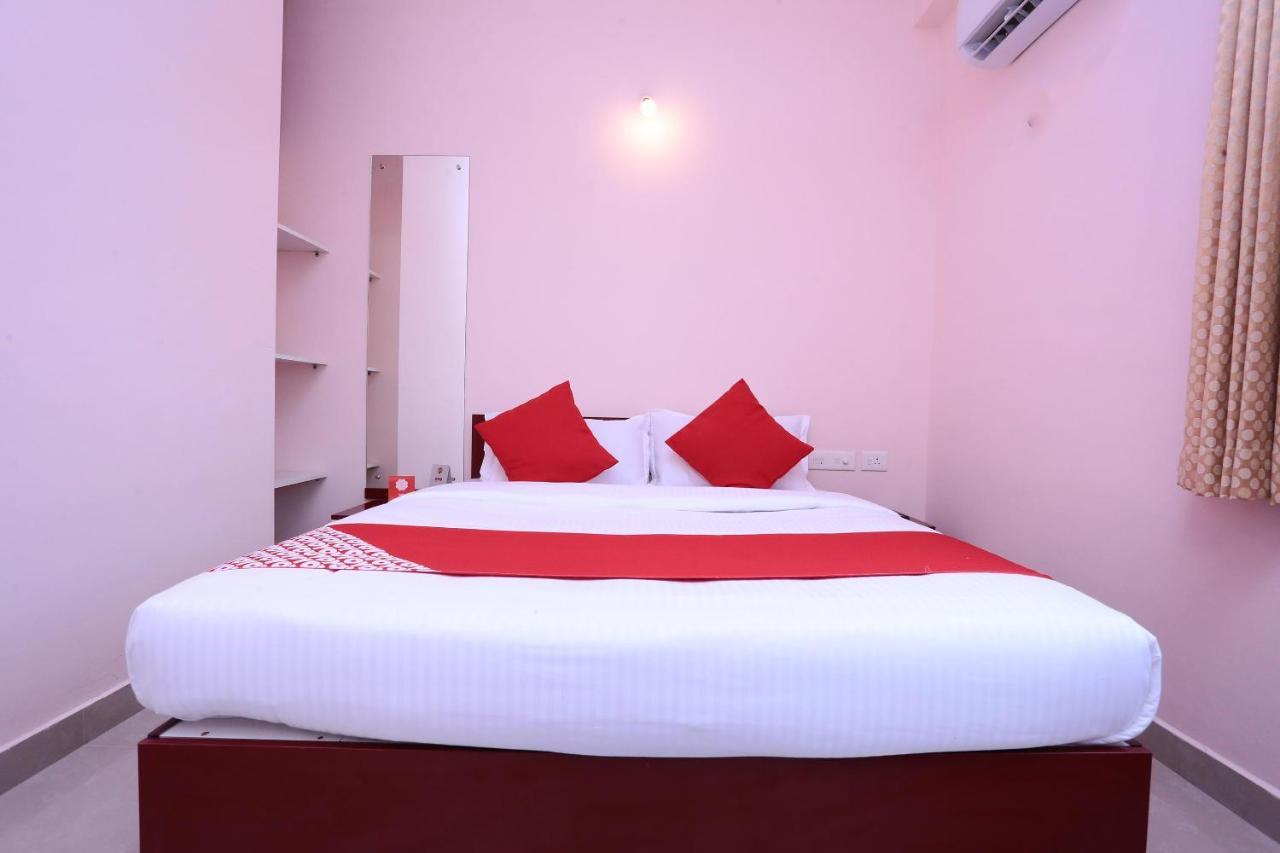 โอโย 13577 ทีเคอาร์ เมโทร เรซิเดนซี Hotel Kochi ภายนอก รูปภาพ